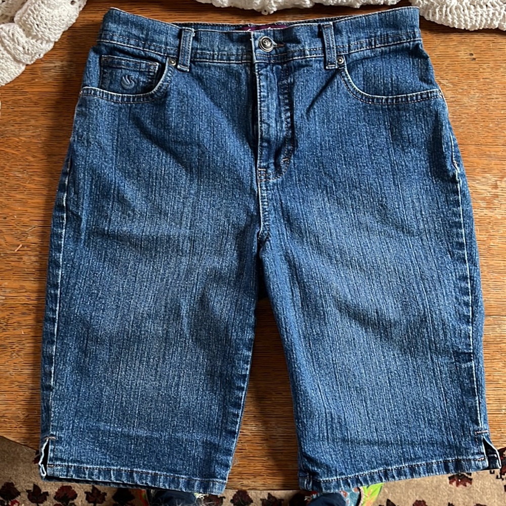 Vintage Gloria Vanderbilt Size 6 denim shorts